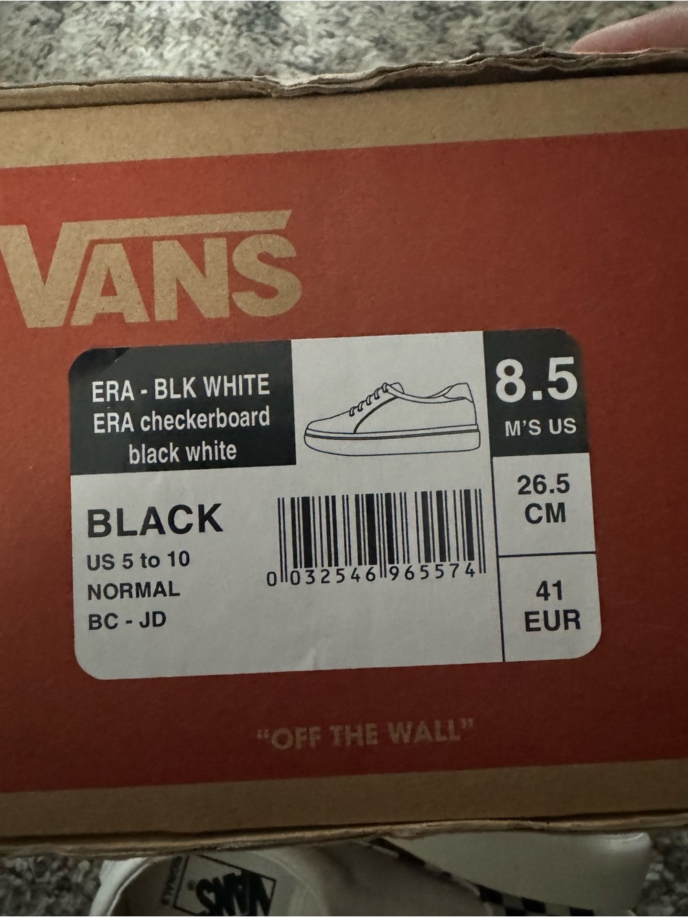 Vans men’s Checkerboard Low-Top Sneakers in Black and White - Picture 5 of 6